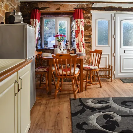 Holiday home Middle Kellet - Uk46180